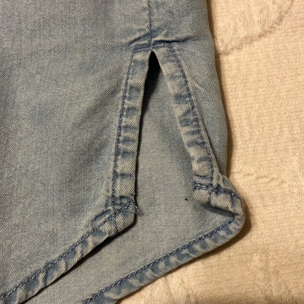 Blue chambray button down, great wardrobe basic. - Picture 4 of 6